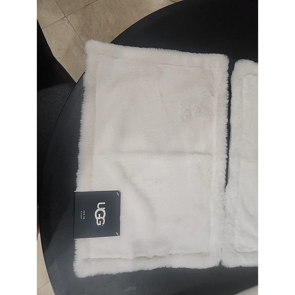 Set of 4 RARE HTF UGG‎ Polar Placemats Snow / White